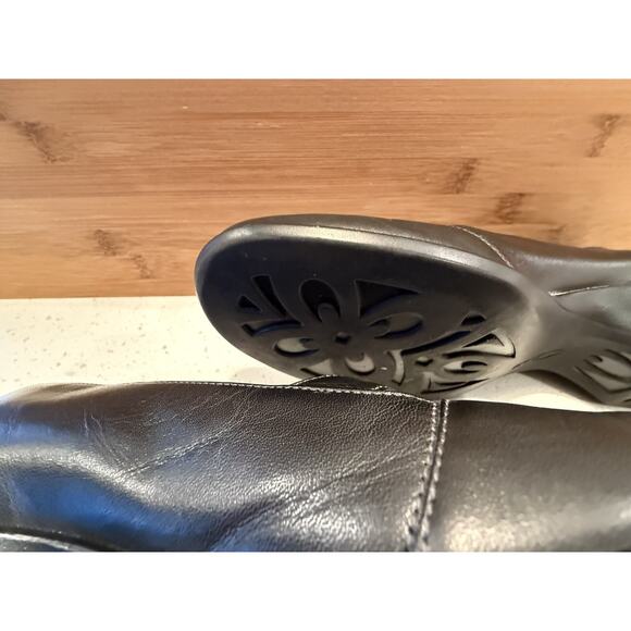 Clarks Artisan Collection Women Closed Toe Pumps. Black. 8.5 Narrow. - Picture 12 of 13